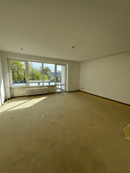 Renovierungsbedürftige 3-Zimmer Wohnung mit Balkon - ** mietfreie Zeit ** — photo 1